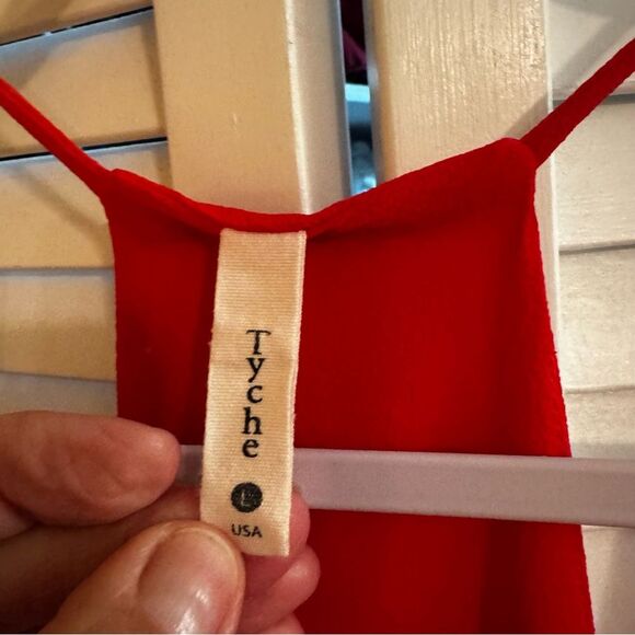 Elegant Red Halter Dress - Picture 4 of 12